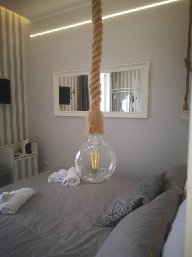 Spiderrooms Napoli Bagian luar foto