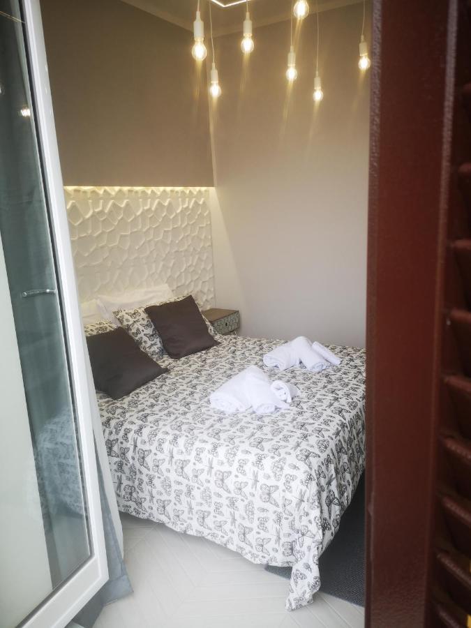 Spiderrooms Napoli Bagian luar foto