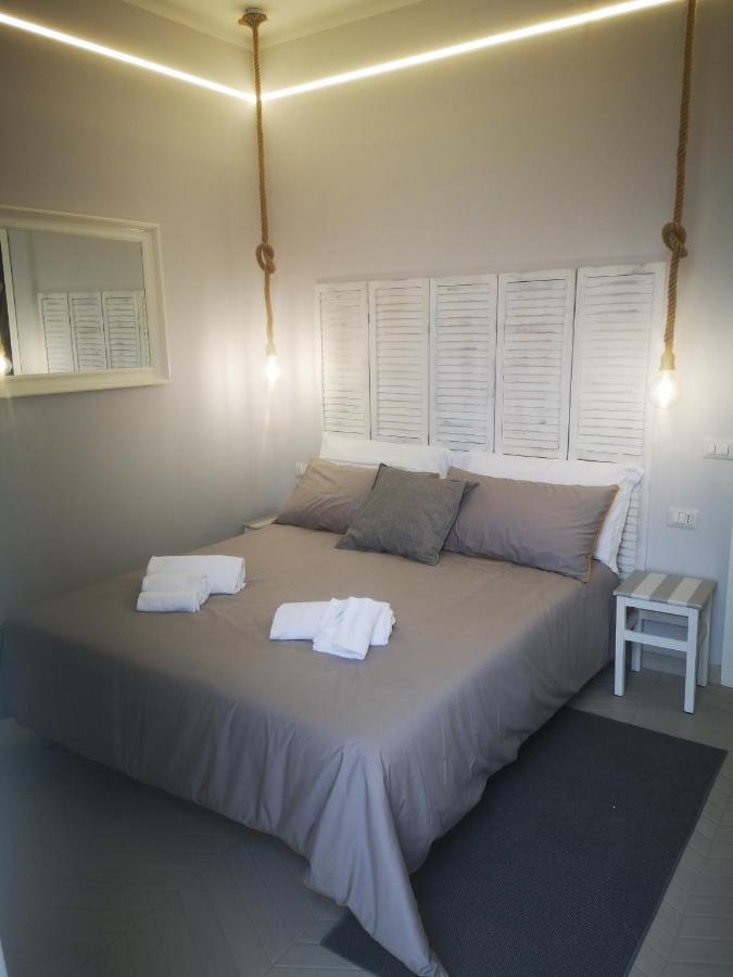 Spiderrooms Napoli Bagian luar foto